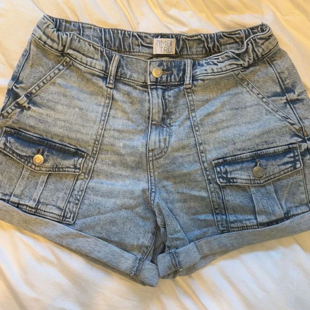 Time and Tru Light Blue Jean Shorts - Picture 2 of 4